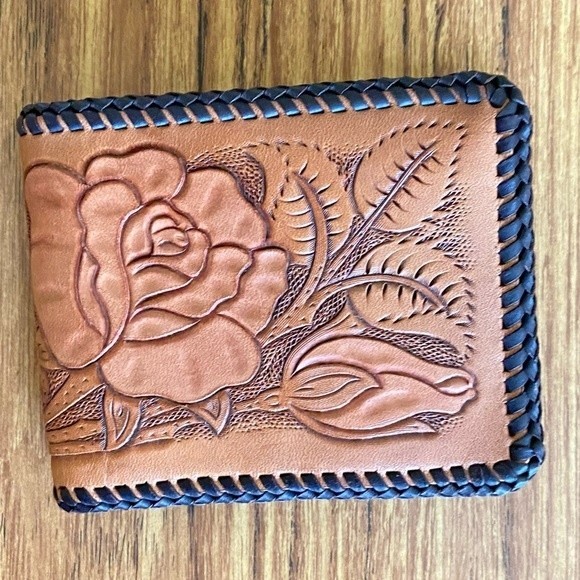 Bi-Fold Leather Wallet - Picture 2 of 7